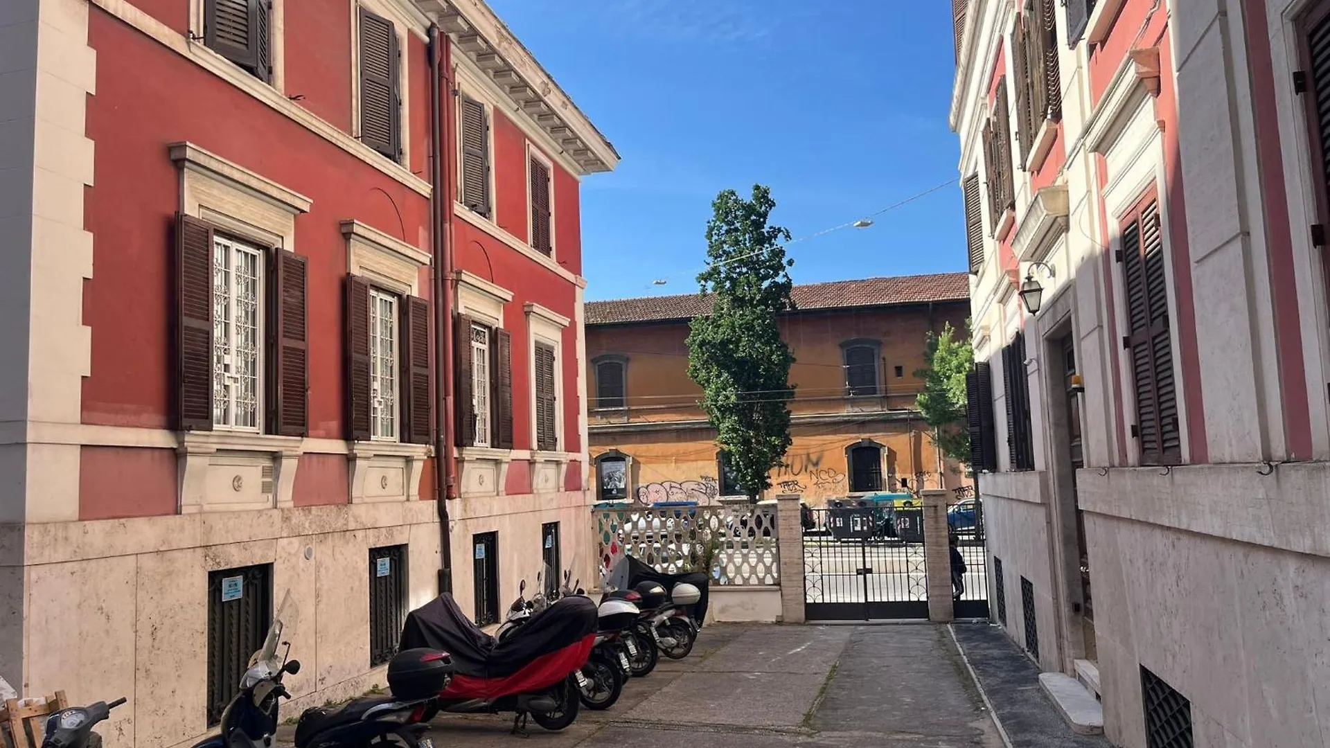 Iside Apt At Colosseum -2 Bedrooms 2 Bathrooms Rome 0*,  Italië
